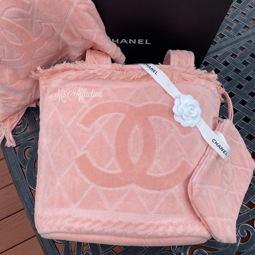 SOLD Locally! CHANEL 🌸 Spring Break 🌸 NWT Authentic Beach Bag